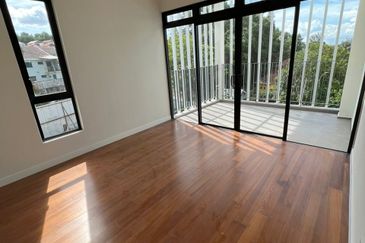 Alstonia Hilltop Bukit Raham Putra