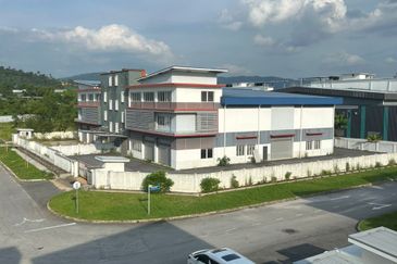 Taman Platinum Rawang @ Country Home, 3 Sty Semi-D Factory For Sale