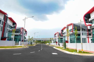 Auto Park City @Detached Factory For Rent 