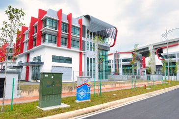 Auto Park City @Detached Factory For Rent 