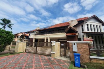 Bukit Jelutong, Shah Alam @ 2 Sty Semi D Connected House For Sale