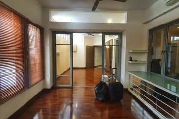 Bukit Jelutong, Shah Alam @ 2 Sty Semi D Connected House For Sale