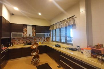 Bukit Jelutong, Shah Alam @ 2 Sty Semi D Connected House For Sale