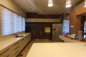 Bukit Jelutong, Shah Alam @ 2 Sty Semi D Connected House For Sale