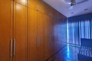 Bukit Jelutong, Shah Alam @ 2 Sty Semi D Connected House For Sale