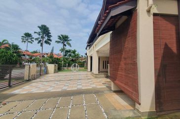 Bukit Jelutong, Shah Alam @ 2 Sty Semi D Connected House For Sale