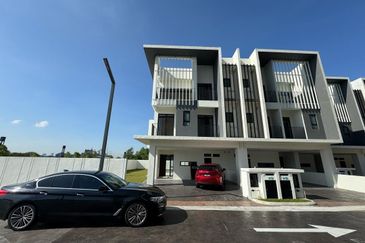 Alstonia Hilltop Homes