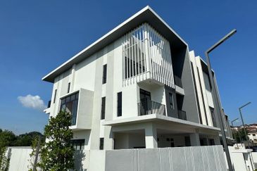 Alstonia Hilltop Homes