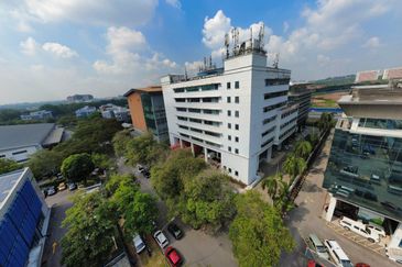 Bukit Jelutong , Seksyen U8 @ Shah Alam