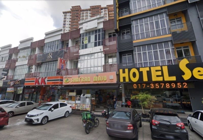 Pusat Komersial KOI