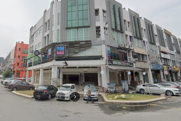 Bandar Puteri Puchong Corner Shop for rent , Special Big corner 70x85 , Jalan Kenari , Puchong Jaya , Puteri 1, Puteri 2 , Puteri 5