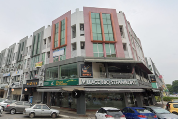 Bandar Puteri Puchong Corner Shop for rent , Special Big corner 70x85 , Jalan Kenari , Puchong Jaya , Puteri 1, Puteri 2 , Puteri 5