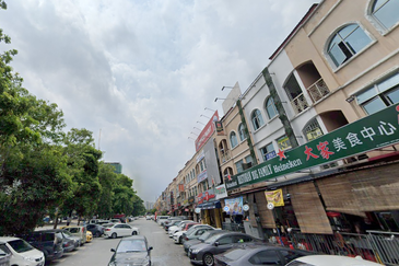 Bandar Puteri Puchong 5 3Storey Shop For Sale , Fully Tenanted , Facing Main Road , Long Lease Tenant