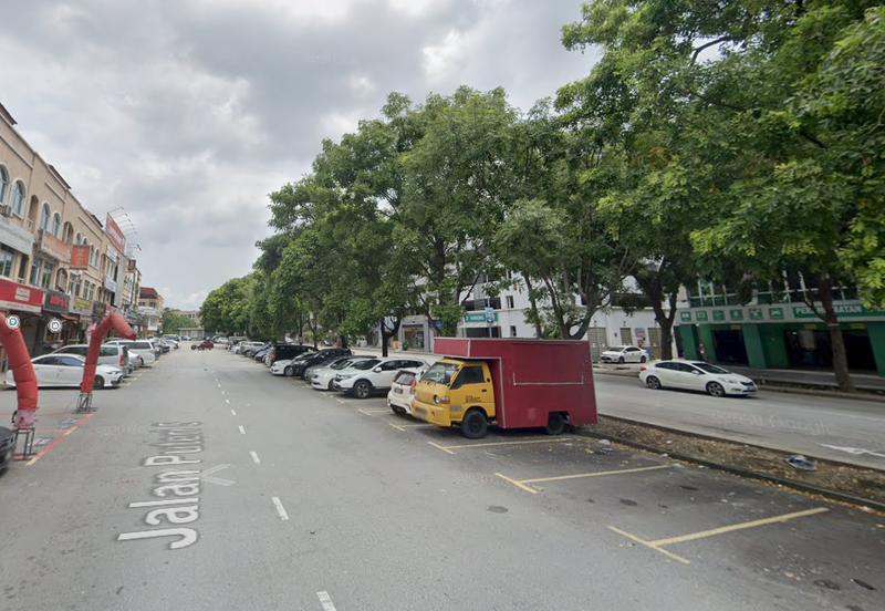 Bandar Puteri Puchong 5 3Storey Shop For Sale , Fully Tenanted , Facing Main Road , Long Lease Tenant