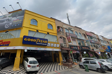 3Storey Shop Bandar Puteri 5 shop for sale , Bandar Puteri Puchong , Jalan Kenari , Puchong Jaya , Puchong Utama