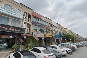 3Storey Shop Bandar Puteri 5 shop for sale , Bandar Puteri Puchong , Jalan Kenari , Puchong Jaya , Puchong Utama