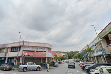 3 Storey Shop For Sale Bandar Puter Puchong , Puteri 5