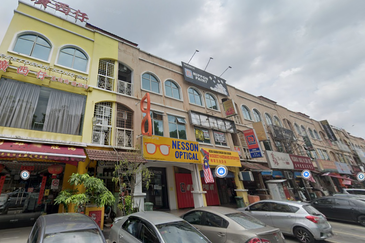 3 Storey Shop For Sale Bandar Puter Puchong , Puteri 5