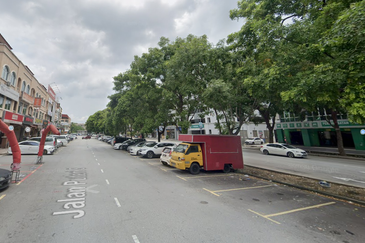 3 Storey Shop For Sale Bandar Puter Puchong , Puteri 5