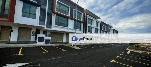 3 Storey Shop Whole Block Bandar Seri Putra , Bangi , Kajang, Selangor, Bangi