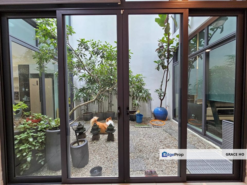 Perhaps your next home! A spacious residence ideal for a mid to large Family, Kuala Lumpur, Desa Parkcity