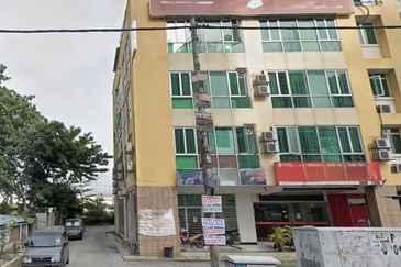 Medan Batu Caves - 4 storey CORNER shoplot
