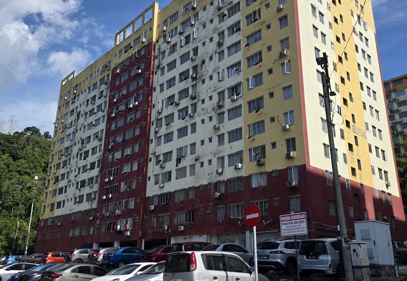 Jelutong Apartment, Selayang Heights