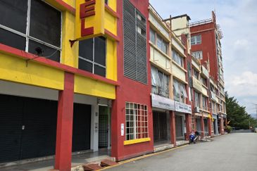 RENOVATED Ground floor shop @ Medan Selayang