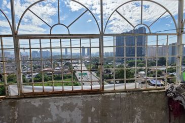 (Corner Unit) 2 Bedroom Flat for Sale @ Flat Sri Pangkor, Sentul