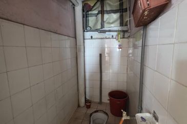 (Corner Unit) 2 Bedroom Flat for Sale @ Flat Sri Pangkor, Sentul