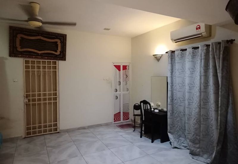 Townhouse (Upper Unit) - Taman Seri Melati near M3 Mall