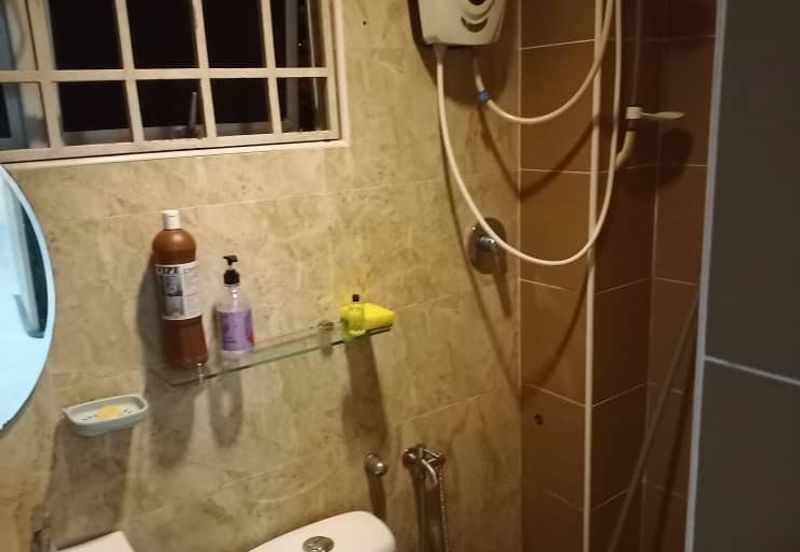 Townhouse (Upper Unit) - Taman Seri Melati near M3 Mall