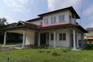 Double Storey Bungalow in Rasah Kemayan Seremban 2