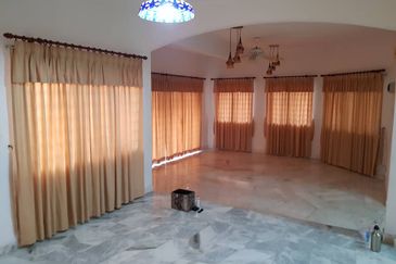 Double Storey Bungalow in Rasah Kemayan Seremban 2