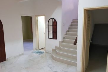 Double Storey Bungalow in Rasah Kemayan Seremban 2