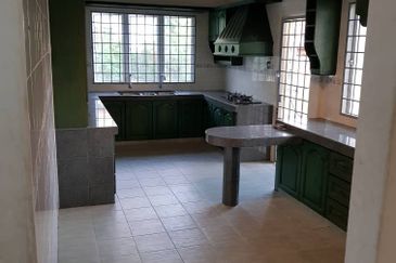 Double Storey Bungalow in Rasah Kemayan Seremban 2