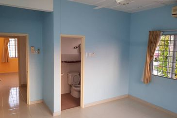 Double Storey Bungalow in Rasah Kemayan Seremban 2