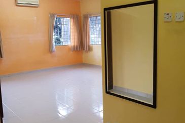 Double Storey Bungalow in Rasah Kemayan Seremban 2