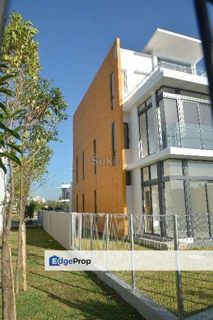 R【RARE GEM】3 Storey Superlink Modern Home – Stylish and Contemporary Living at Its Best!, Kuala Lumpur, Sungai Besi