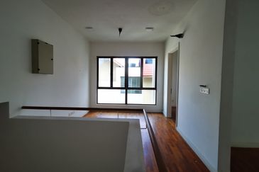 Villa 33, Bukit Manda'rina