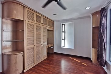 Impiana on the Waterfront