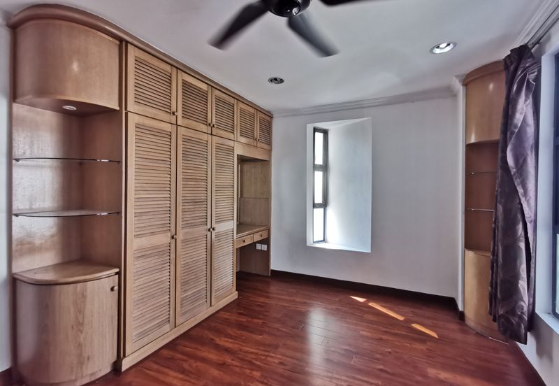 Impiana on the Waterfront