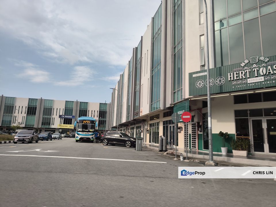 Melaka Raya City Square 
*Brand new shoplots at Melaka Raya City Square (near Imperio, Elements Mall,
*Double Tree by Hilton, Mahkota Hospital) Rent, Melaka, Alor Gajah