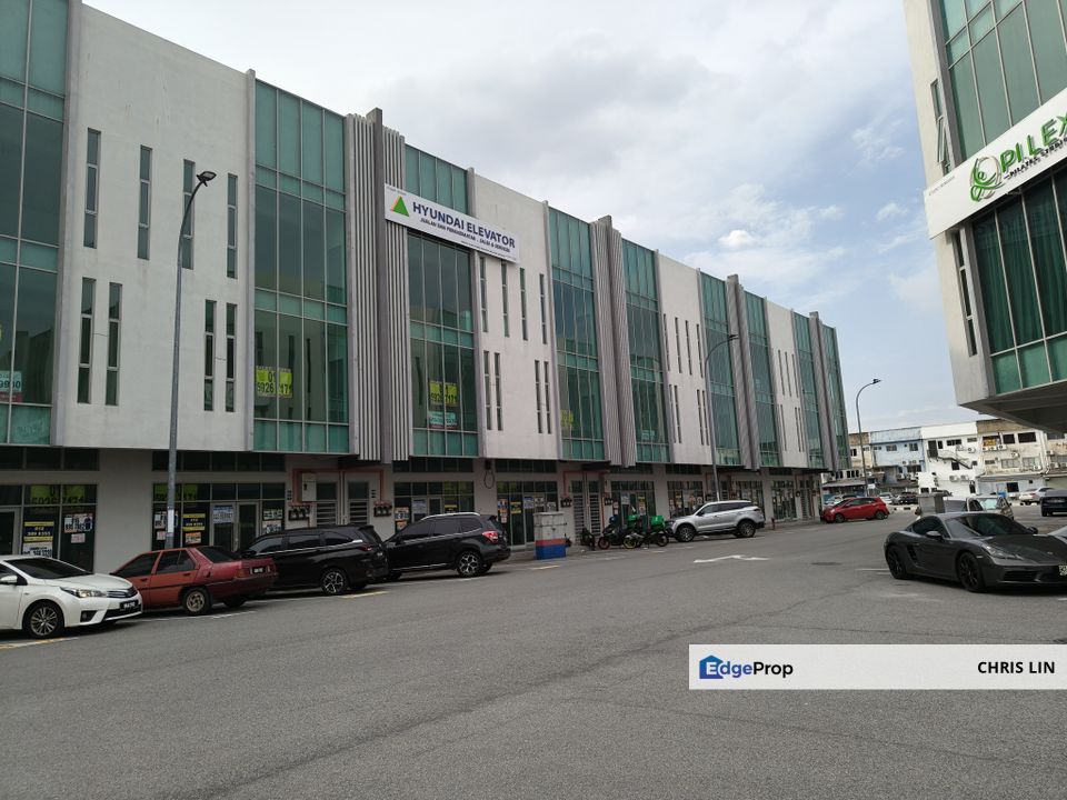 Melaka Raya City Square 
*Brand new shoplots at Melaka Raya City Square (near Imperio, Elements Mall,
*Double Tree by Hilton, Mahkota Hospital) Rent, Melaka, Alor Gajah