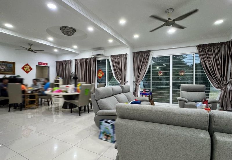 Villa Avenue @ Equine Park