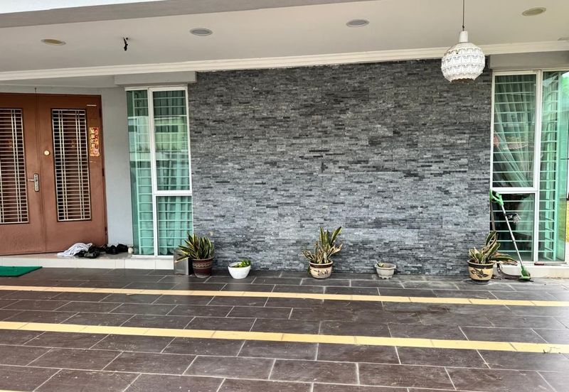 Villa Avenue @ Equine Park