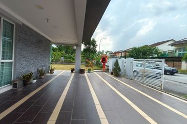 Villa Avenue @ Equine Park