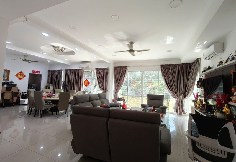 Villa Avenue @ Equine Park