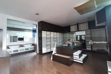 Jalan Puncak Perdana 