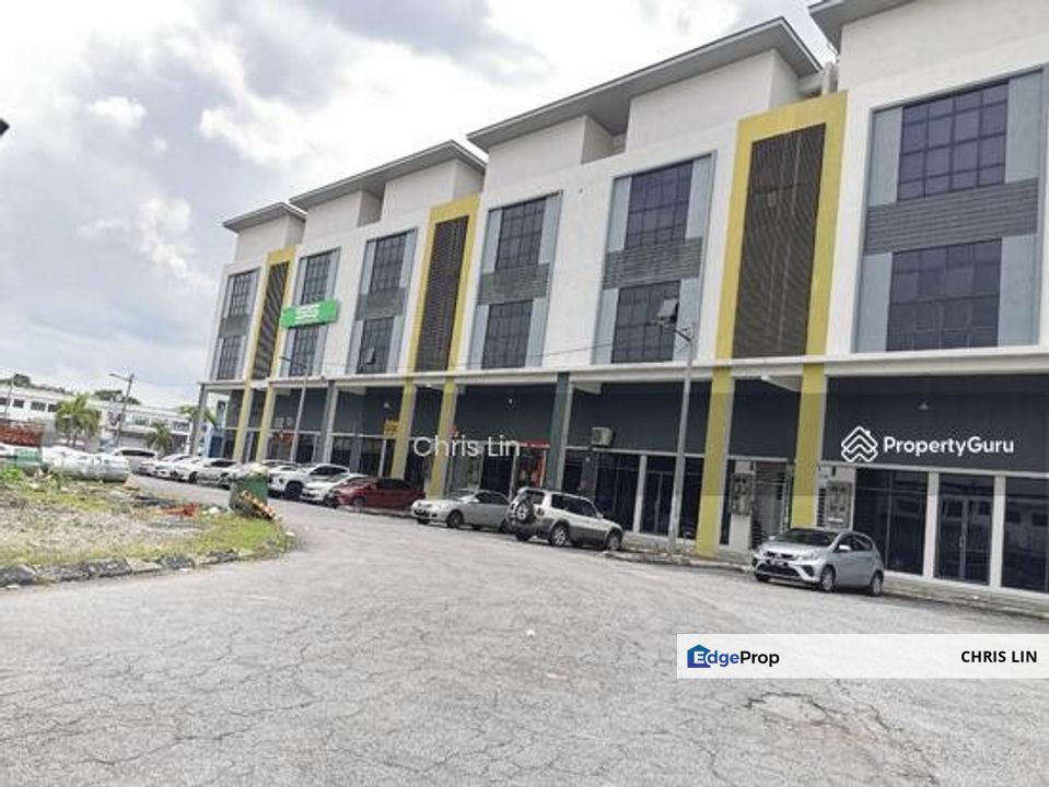 UEP Taman Perindustrian UEP, 2.5 storey(90) with 14pax lift 29'x100' total built up approx 7000sq ft for sale at RM3.2mil nego , Selangor, Subang Jaya